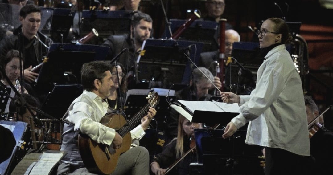أمسية تاريخية للأوركسترا في حدائق متحف سرسق مع عازف الغيتار الأسطوري ديل راي والقائدة العالمية هوفمان..