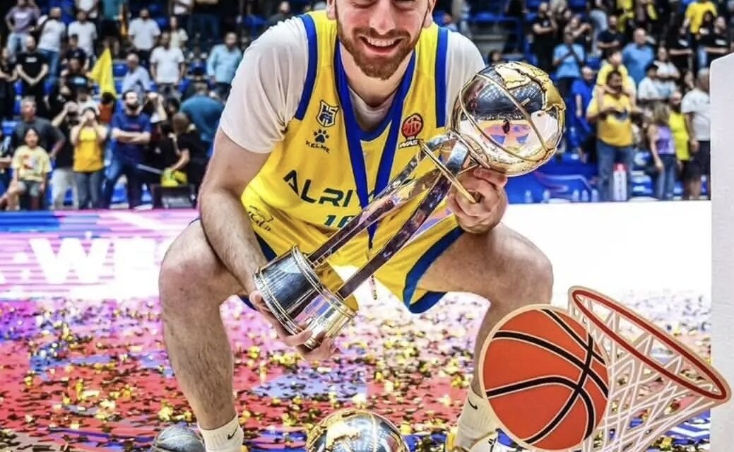 النجم وائل عرقجي يودع نادي “الرياضي” برسالة مؤثرة ماذا قال فيها ؟.