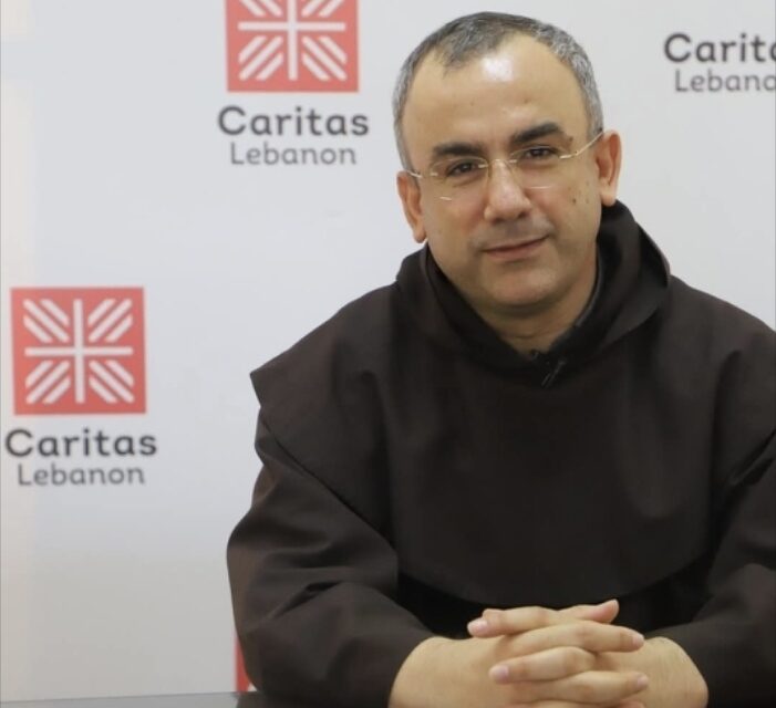 مسيرة مضيئةكاريتاس لبنان الوجه المضيء يرمم الشقوق في جدار الوطن بالرحمة، ويمدّ الجسور بين القلوب بالمحبة